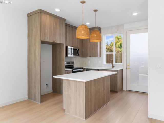 5135 Se MORRISON St, Portland, OR 97215