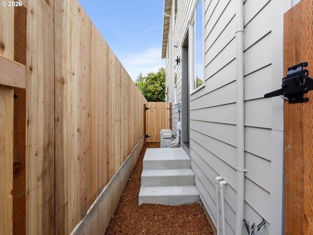 5135 Se MORRISON St, Portland, OR 97215