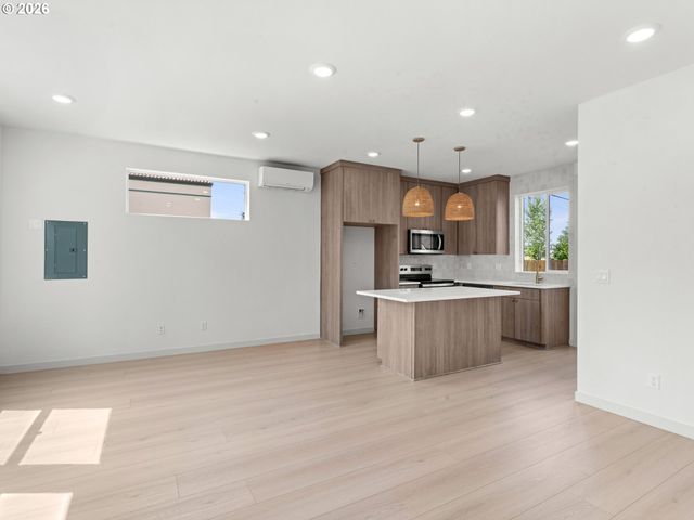 5135 Se MORRISON St, Portland, OR 97215