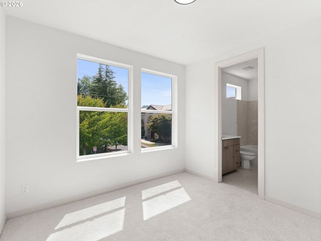 5135 Se MORRISON St, Portland, OR 97215