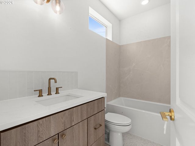 5135 Se MORRISON St, Portland, OR 97215