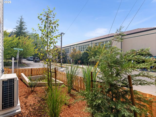 5135 Se MORRISON St, Portland, OR 97215