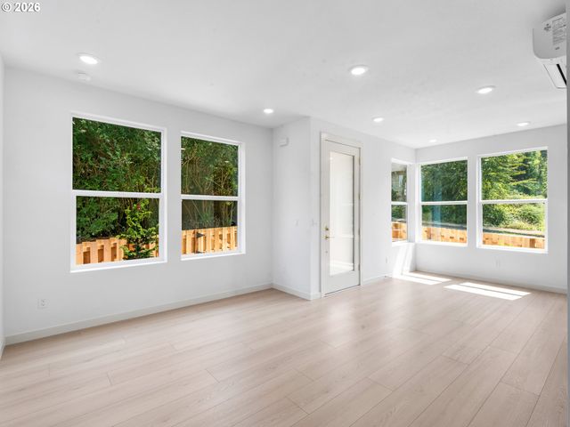 5135 Se MORRISON St, Portland, OR 97215