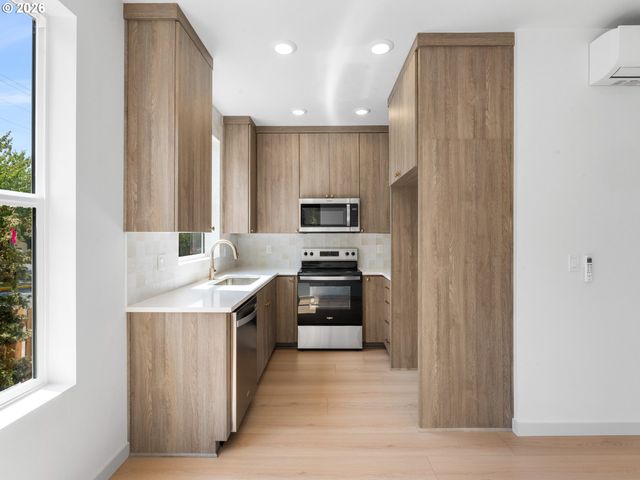 5135 Se MORRISON St, Portland, OR 97215