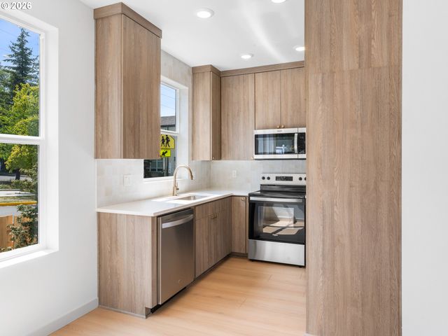 5135 Se MORRISON St, Portland, OR 97215