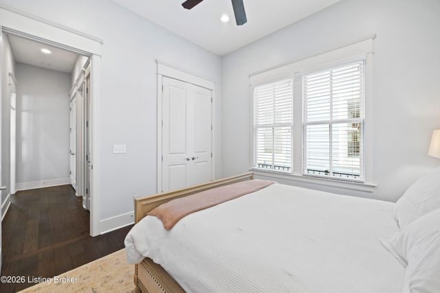 8802 Featherbell Blvd, Prospect, KY 40059