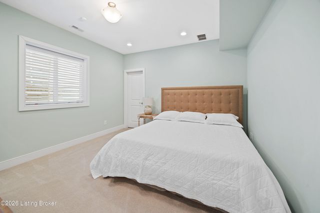 8802 Featherbell Blvd, Prospect, KY 40059