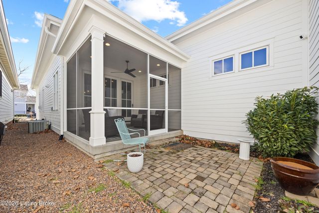 8802 Featherbell Blvd, Prospect, KY 40059