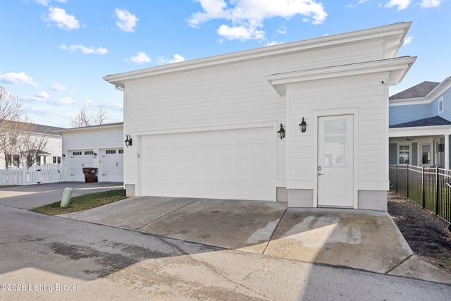 8802 Featherbell Blvd, Prospect, KY 40059