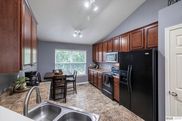 14528 Grebe Street, Bennington, NE 68007