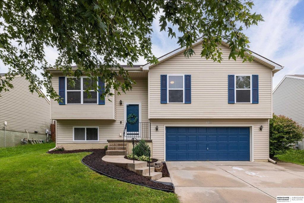 14528 Grebe Street, Bennington, NE 68007