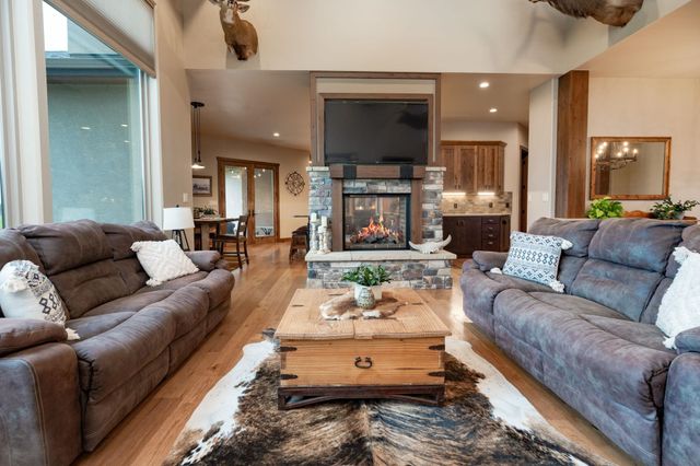 1629 Campfire Court, Loma, CO 81524