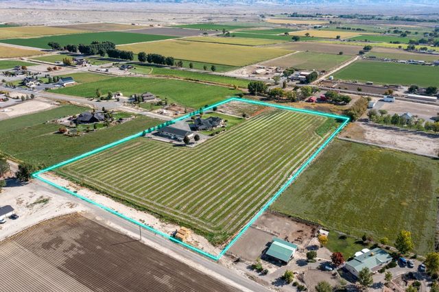 1629 Campfire Court, Loma, CO 81524