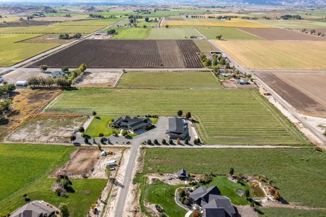 1629 Campfire Court, Loma, CO 81524