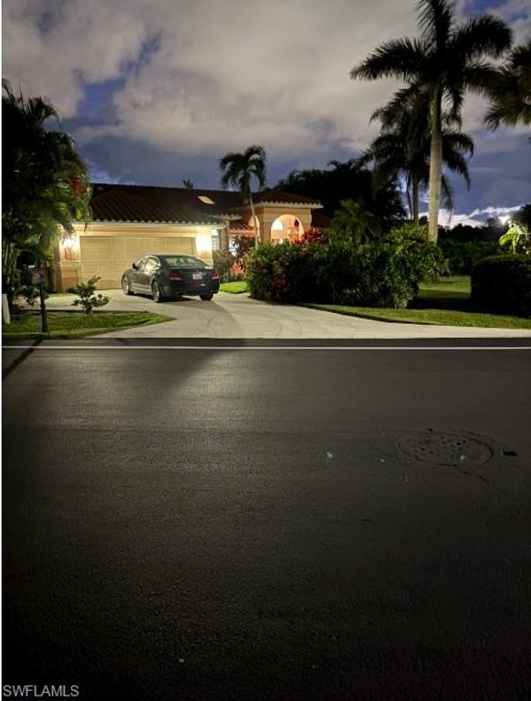 1025 Moon Lake DR, NAPLES, FL 34104 — exterior