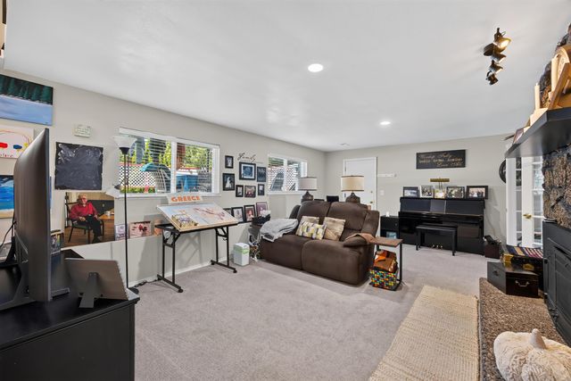 11705 N Bedivere Dr, Spokane, WA 99218