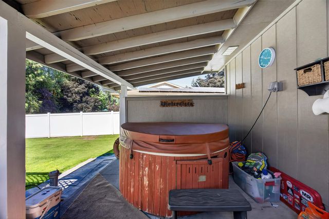 11705 N Bedivere Dr, Spokane, WA 99218