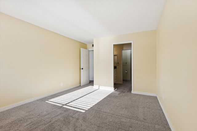 130 Demont Avenue E 142, Little Canada, MN 55117