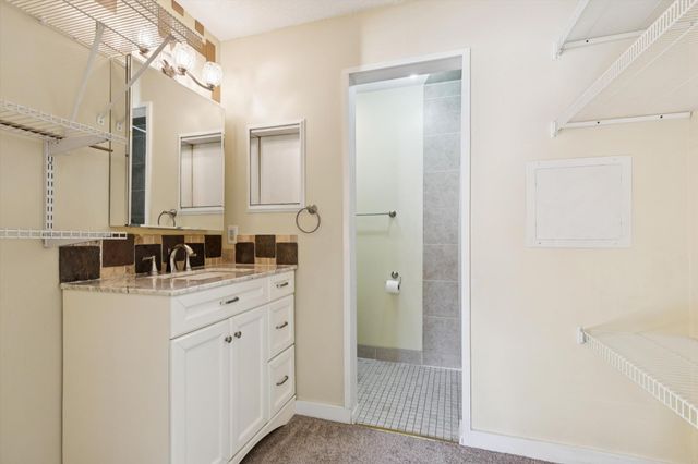 130 Demont Avenue E 142, Little Canada, MN 55117