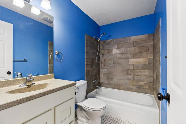 130 Demont Avenue E 142, Little Canada, MN 55117