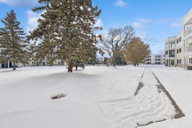 130 Demont Avenue E 142, Little Canada, MN 55117