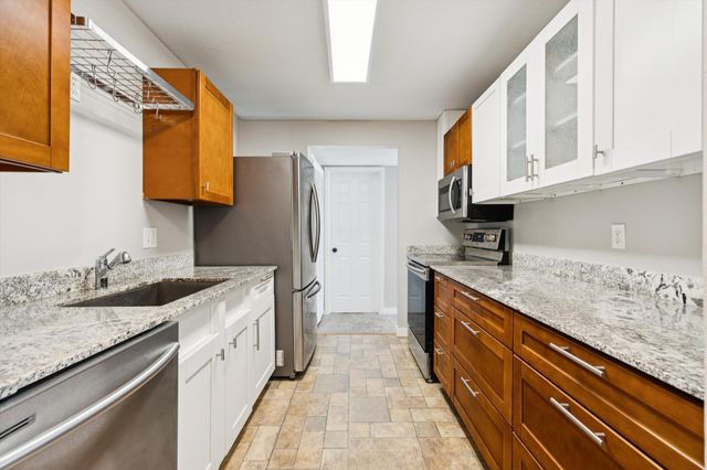 130 Demont Avenue E 142, Little Canada, MN 55117