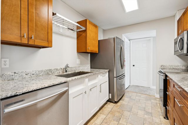 130 Demont Avenue E 142, Little Canada, MN 55117