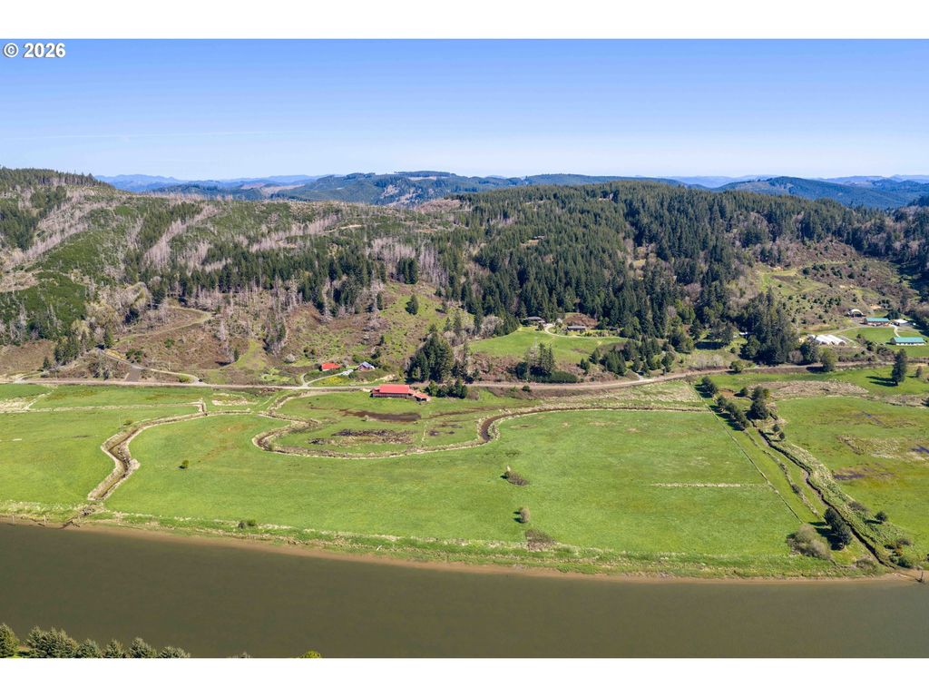 1 STARGAZER Ln, Coquille, OR 97423