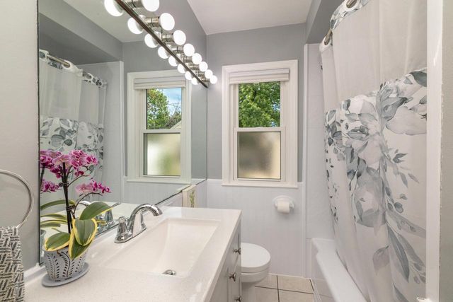 1931 W Kendall AVENUE, Glendale, WI 53209