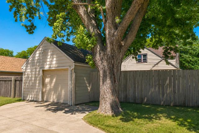 1931 W Kendall AVENUE, Glendale, WI 53209