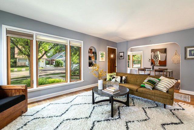 1931 W Kendall AVENUE, Glendale, WI 53209