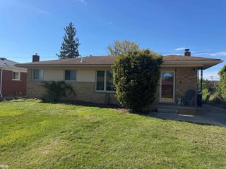 8430 Darlene Street, Warren, MI 48093