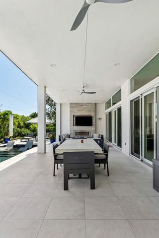 823 W Oyster Lane, Lantana, FL 33462