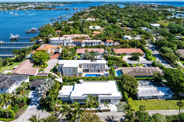 823 W Oyster Lane, Lantana, FL 33462