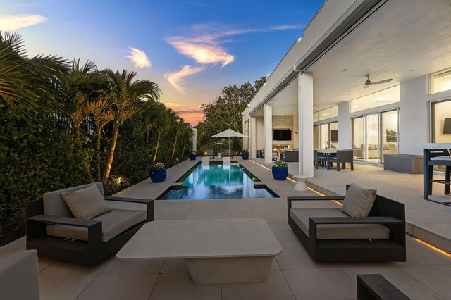 823 W Oyster Lane, Lantana, FL 33462