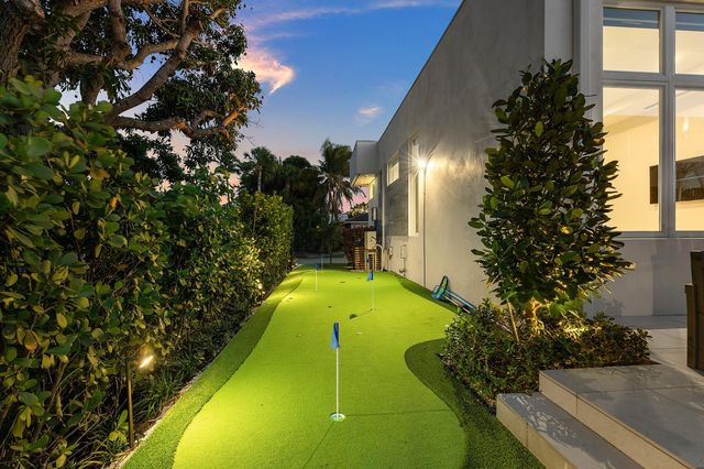 823 W Oyster Lane, Lantana, FL 33462