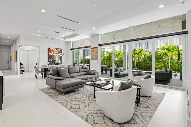 823 W Oyster Lane, Lantana, FL 33462