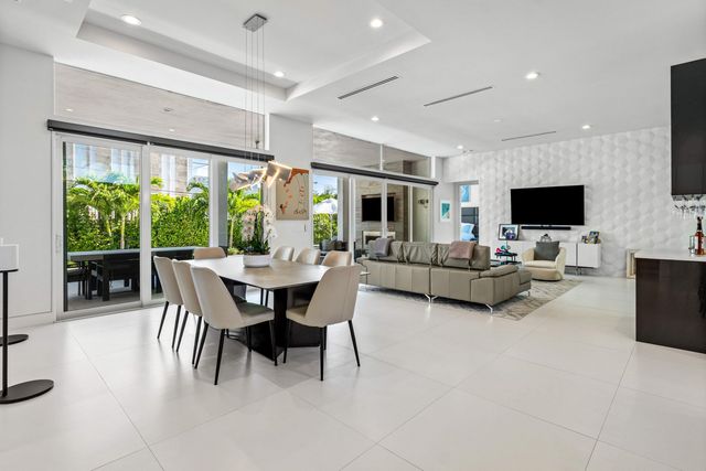 823 W Oyster Lane, Lantana, FL 33462
