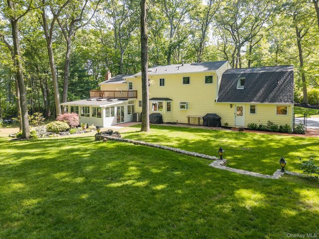 33 Bob O Link Lane, Northport, NY 11768