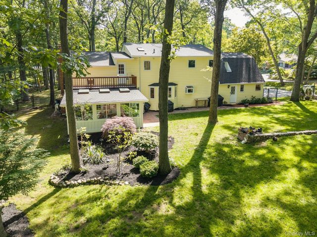 33 Bob O Link Lane, Northport, NY 11768