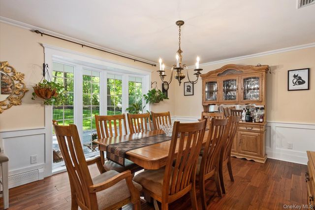 33 Bob O Link Lane, Northport, NY 11768