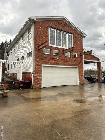 1920 Lakeside, Erie, MI 48133