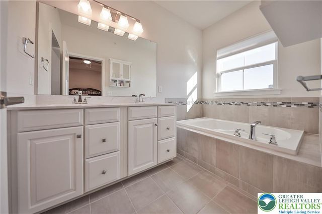 2364 Raya Way, Bethlehem Twp, PA 18045