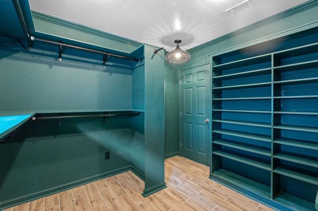 1515 Mearns Meadow BLVD, Austin, TX 78758