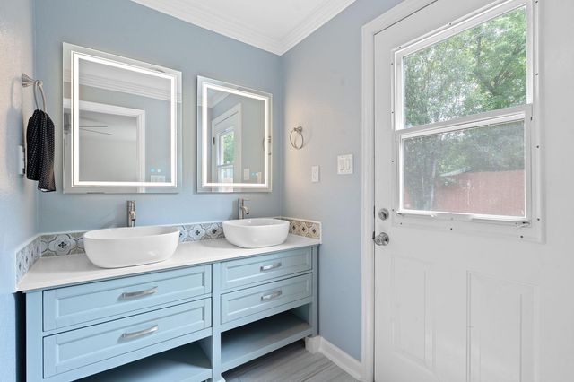 1515 Mearns Meadow BLVD, Austin, TX 78758