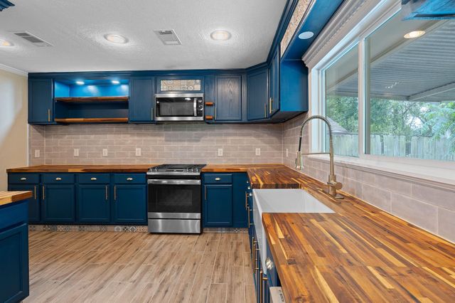 1515 Mearns Meadow BLVD, Austin, TX 78758
