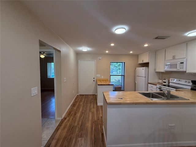 2130 BANCROFT PLACE B, Palm Harbor, FL 34683