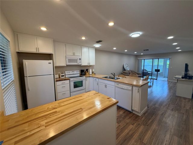 2130 BANCROFT PLACE B, Palm Harbor, FL 34683