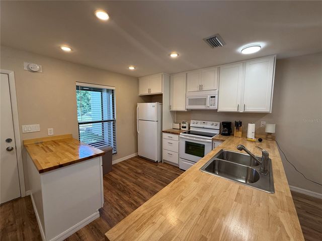 2130 BANCROFT PLACE B, Palm Harbor, FL 34683