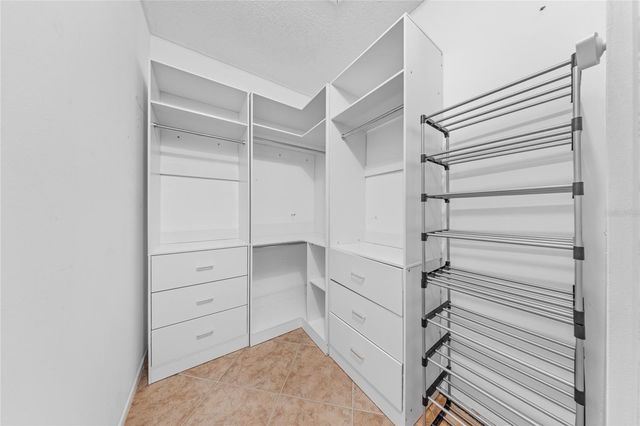 335 KIRKCALDY DRIVE, Winter Springs, FL 32708